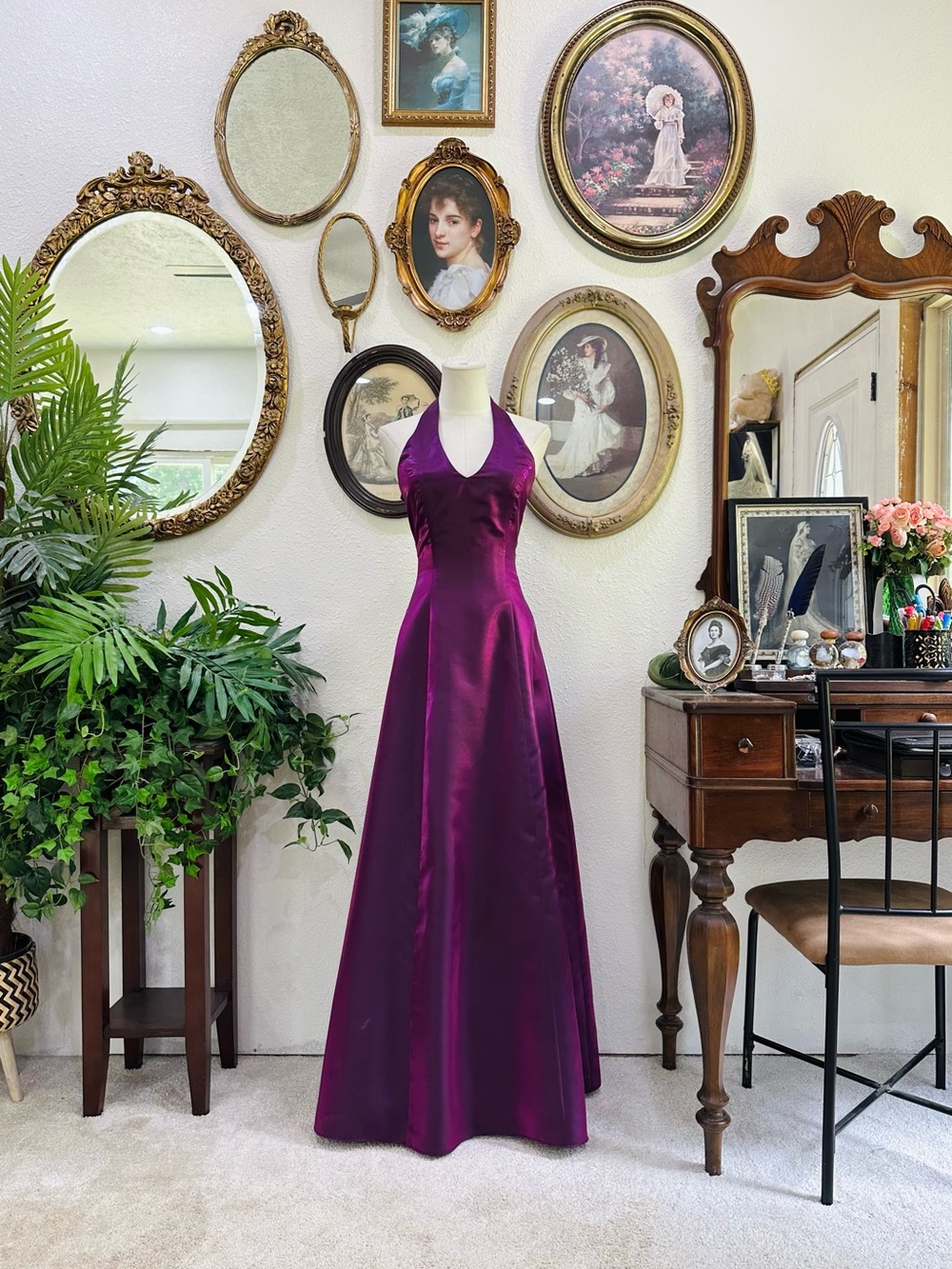 Elegant Sleeveless Purple Evening Gown